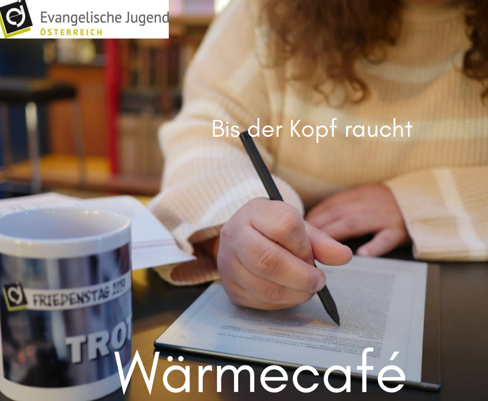 Wärmecafé: zu sehen ist eine Person, die am Tablet schreibt.