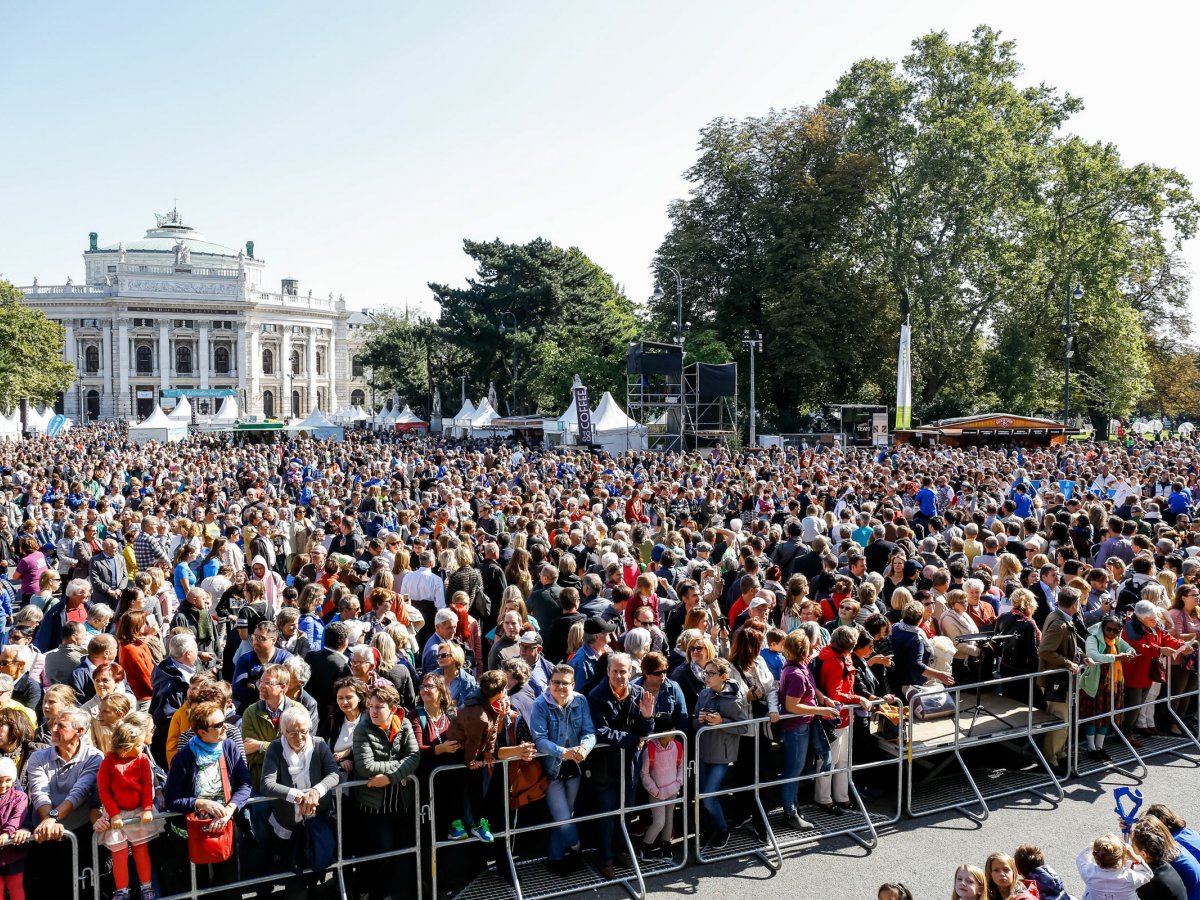 1517 - 2017: Im Jahr 2017 feierten die Evangelischen in Österreich "500 Jahre Reformation". Highlight des Jahres war das Fest am 30.9. am Rathausplatz in Wien mit über 18.000 Gästen.