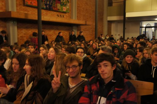Beim jährlichen "Friedenstag" platzt die Auferstehungskirche im 7. Bezirk aus allen Nähten.