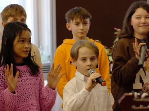 Projekt „optimis-TISCH – In eine friedliche Zukunft“