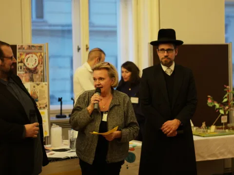 Projekt „optimis-TISCH – In eine friedliche Zukunft“