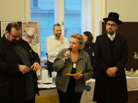 Projekt „optimis-TISCH – In eine friedliche Zukunft“