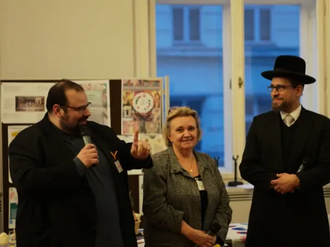 Projekt „optimis-TISCH – In eine friedliche Zukunft“