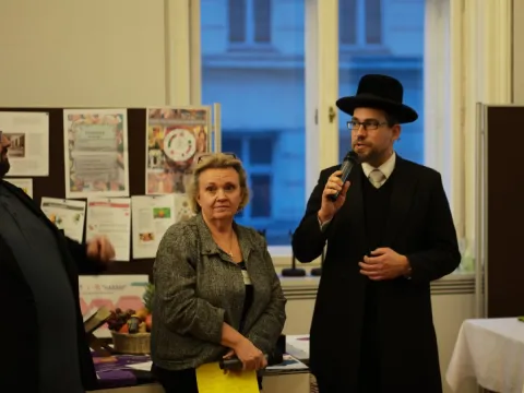 Projekt „optimis-TISCH – In eine friedliche Zukunft“