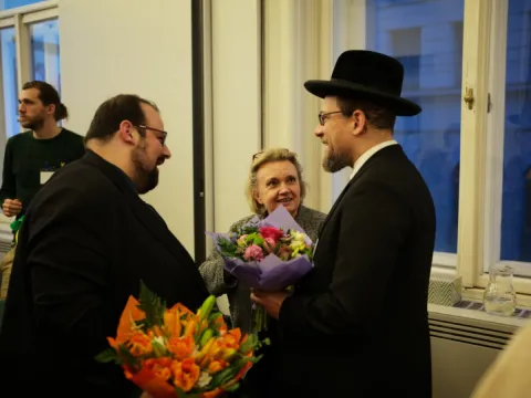 Projekt „optimis-TISCH – In eine friedliche Zukunft“