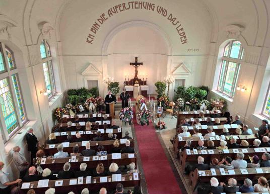 Zahlreiche Menschen verabschiedeten sich auf dem Evangelischen Friedhof Wien-Simmering von Gerlinde Horn. (Foto: epd / M. Uschmann)