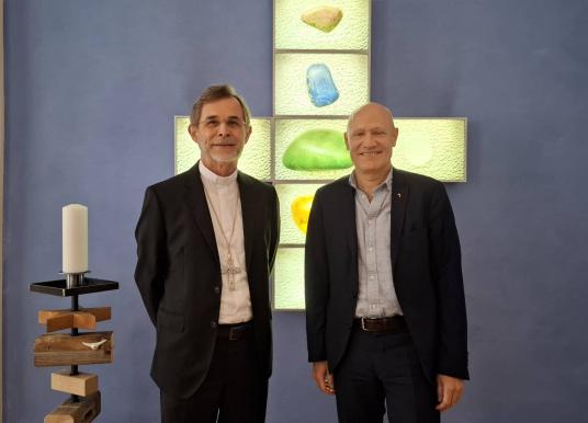  Beim Treffen im Erzbischöflichen Palais in Wien bekräftigten Matthias Geist und Erzbischof Josef Grünwidl ihren Willen zu einer intensiveren ökumenischen Zusammenarbeit. (Foto: Kathpress / G. Pulling)