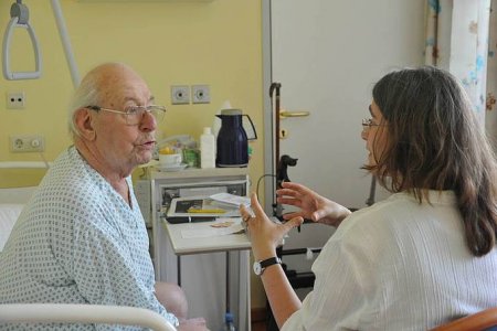Bei &quot;Spiritual Care&quot; steht der ganze Mensch im Mittelpunkt des Interesses. Dem zugrunde liegt die Überzeugung, dass jeder Mensch spirituell ist, auch wenn er keinen Bezug zur Kirche hat.