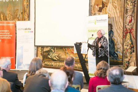 "Pfarrgemeinden sind Vorbilder und Vorreiter beim Energiesparen", so Oberkirchenrätin Hannelore Reiner.