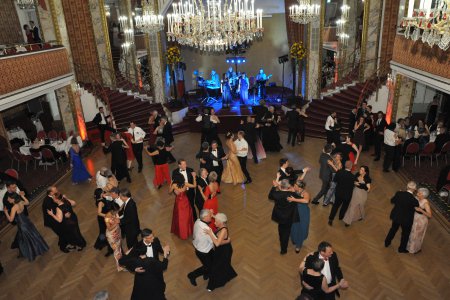 Über 350 Gäste kamen zum Evangelischen Frühlingsball 2019 ins Parkhotel Schönbrunn.