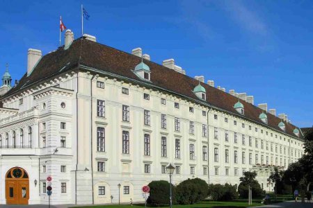 Alexander van der Bellen wird als Bundespräsident in die Hofburg einziehen. Die hohe Wahlbeteilung und das klare Ergebnis stelle der Demokratie ein gutes Zeugnis aus, meint Bischof Michael Bünker. Foto: Gryffindor/wikimedia