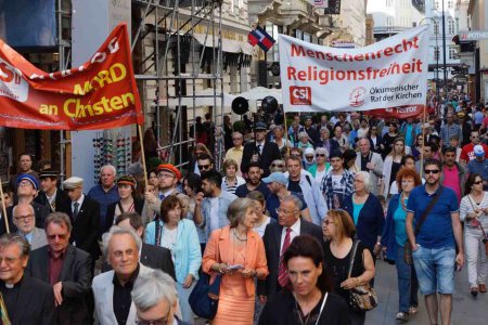 Zu einem Schweigemarsch für verfolgte Christen durch die Wiener Innenstadt hatte die österreichische Sektion von „Christian Solidarity International“ (CSI) am 10. Juni geladen. (Foto: CSI)