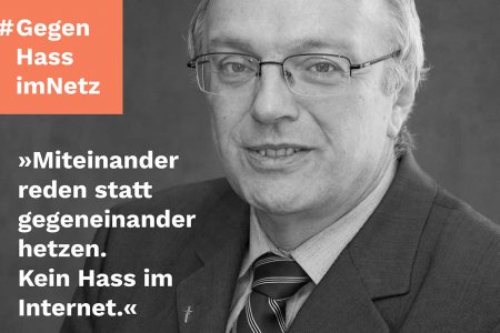 Mit der Initiative der Bundesregierung #GegenHassimNetz soll dem zunehmenden Cybermobbing begegnet werden. Foto: epd/M. Uschmann, Grafik: BKA