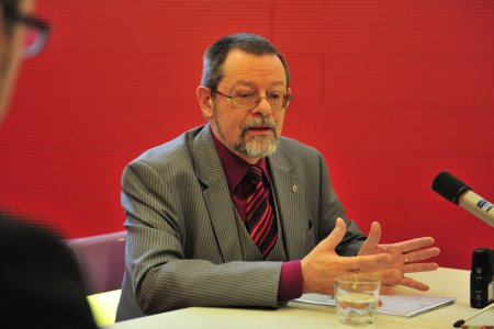Einen intensiveren Dialog mit der Bundesregierung wünscht sich der scheidende Vorsitzende des Ökumenischen Rates der Kirchen in Österreich, Lothar Pöll. Foto: epd/Uschmann