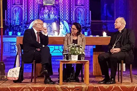 „Late Night Talk“ mit Bischof Michael Bünker und Kardinal Christoph Schönborn in der Kirche St. Johann Nepomuk in Wien. Beide unterstrichen die Bedeutung von mehr Sichtbarkeit für das gesellschaftliche Engagement der Kirchen. Foto: Ulrike Schelander, Mich