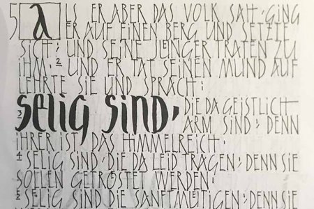 Das „Handgeschriebene Neue Testament“ wird gebunden und dann im Bibelzentrum ausgestellt. Eine Digitalisierung ist ebenfalls geplant. (Foto: Bibelzentrum) 