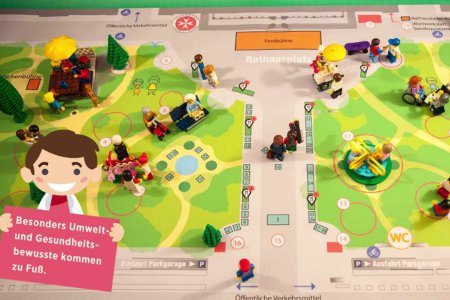 Ein animierter Film mit Lego-Figuren zeigt verschiedene Möglichkeiten, umweltschonend zum Fest am Rathausplatz am 30. September in Wien anzureisen. Foto: vimeo/evangelisch sein 
