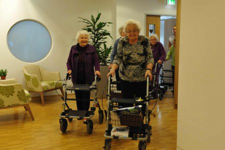 In ihrem 10-Punkte-Plan fordert die Diakonie, Alter und Pflege neu zu denken. Foto: epd/Uschmann 