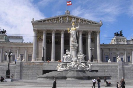 Die österreichischen Kirchen wollen keine Wahlempfehlung, aber eine Orientierung für Christinnen und Christen liefern. Foto: wikimedia/Gryffindor