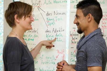 In vielen Pfarrgemeinden bekommen Flüchtlinge Hilfe von Freiwilligen Foto: Diakonie/Nadja Meister