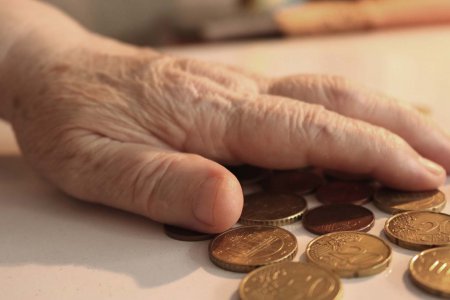 Frauen sind in Österreich doppelt so häufig von Altersarmut betroffen als Männer. Foto: pixabay/vitaliy-m