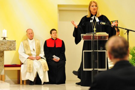   Ein wertschätzender Dialog zwischen Christen und Juden ist eine &quot;absolute Notwendigkeit und große Bereicherung&quot;: Oberkirchenrätin Ingrid Bachler beim Gottesdienst zum Tag des Judentums. Foto: epd/M.Uschmann
