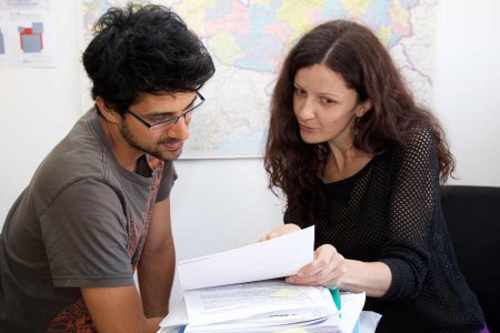 &quot;Beliebt, engagiert und integriert - und trotzdem abgeschoben&quot; - Das Kirchenpresbyterium kritisiert die Abschiebepraxis von Fremden. Foto: Diakonie/N. Meister