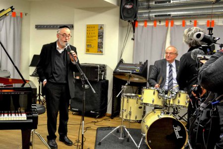 Musizieren gemeinsam in &quot;kreuz und quer&quot;: Rabbiner Paul Chaim Eisenberg (l.) und Bischof Michael Bünker. Foto: ORF/Tausend Rosen.