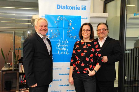 Der diesjährige Diakoniesonntag widmet sich dem Thema &quot;Viele Glieder - Ein Leib&quot;. Oberkirchenrat Karl Schiefermair, Pfarrerin Maria Katharina Moser und Diakonie-Präsident Michael Chalupka (v.l.) präsentierten das Programm. Foto: epd/M. Uschmann