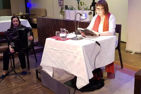 Verbindet in ihrem Roman Tatsächliches mit Erfundenem: die Autorin Ljuba Arnautović. Foto: epd/Michael Windisch