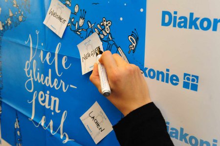   Mithilfe eines Materialpakets können Pfarrgemeinden den Diakoniesonntag gestalten und die Ergebnisse unter dem Hashtag #diakoniesonntag teilen. Foto: epd/M. Uschmann