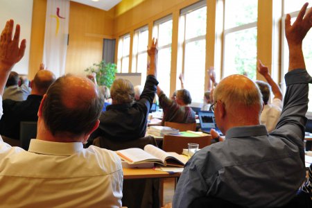 Die Resolution zum Thema Asyl wurde von den Delegierten der Generalsynode einstimmig verabschiedet. Foto: epd/M. Uschmann