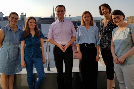 Sehen zu wenig Bewegung in Fragen der Gleichstellung von Männern und Frauen: Moderatorin Regina Augustin, Journalistin Brigitte Theißl, Theologe Martin Fischer, Frauenrechtlerin Andrea Hladky, Gleichbehandlungsanwältin Sabine Wagner-Steinrigl und Co-Moder