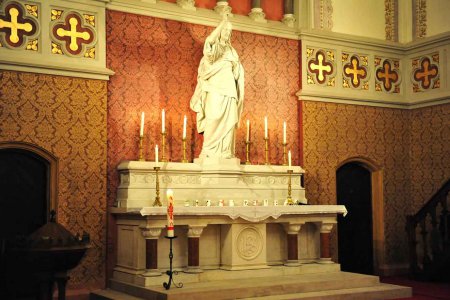 &quot;So saß er neben mir, dieser junge Mann. Mitten in unserer schönen Lutherkirche. Der steinerne Jesus vor uns – die Hand zum Segen erhoben.&quot; Foto: epd/M. Uschmann