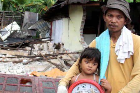 Fast 400.000 Menschen mussten auf der indonesischen Insel Lombok ihre zerstörten Häuser verlassen. Foto: Rainer Lang/DKH