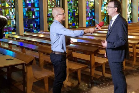 Es gehe ihm darum, rechtliche Lücken aufzuzeigen und die EntscheidungsträgerInnen wachzurütteln, so Synodenpräsident Peter Krömer. Foto: epd/Michael Windisch Es gehe ihm darum, rechtliche Lücken aufzuzeigen und die EntscheidungsträgerInnen wachzurütteln, so Synodenpräsident Peter Krömer. Foto: epd/Michael Windisch