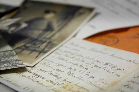 "Eigentlich sollten wir viel öfter Briefe schreiben, dachte ich. Aber wer hat schon noch Zeit und Muße dafür? Wer besitzt überhaupt noch ordentliches Briefpapier?" Foto: pxHere "Eigentlich sollten wir viel öfter Briefe schreiben, dachte ich. Aber wer hat schon noch Zeit und Muße dafür? Wer besitzt überhaupt noch ordentliches Briefpapier?" Foto: pxHere