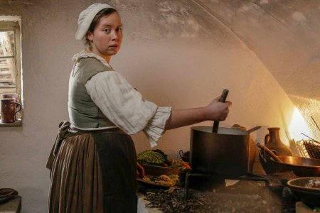 Eine von fünf &quot;ZeitzeugInnen&quot; des Dokudramas: die evangelische Bäuerin Marta Küzinger aus Wallern. Foto: ORF/Metafilm