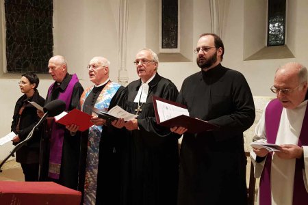 Gestalteten den Gottesdienst (v.l.): Lektorin Lydia Rössler, der altkatholische Bischof Heinz Lederleitner, Abt em. Christian Haidinger, der evangelisch-lutherische Bischof Michael Bünker, der griechisch-orthodoxe Priester Athanasius Buk und der römisch-k