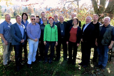 Das ökumenische Team der Notfallseelsorgeverantwortlichen mit Bischof Freistetter und Oberkirchenrat Schiefermair.