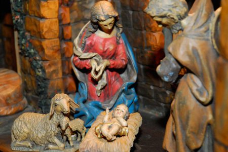   &quot;Und sie gebar ihren ersten Sohn und wickelte ihn in Windeln und legte ihn in eine Krippe; denn sie hatten sonst keinen Raum in der Herberge.&quot; Bischof Michael Bünker liest das Weihnachtsevangelium. Foto: epd/Uschmann