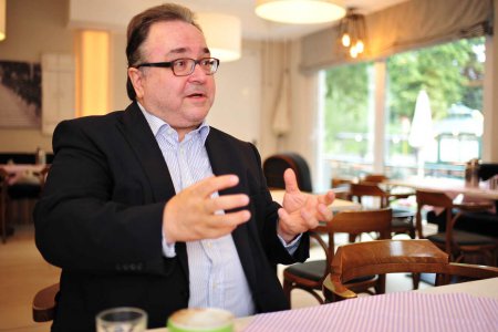 &quot;Im Gespräch&quot; im Theater in der Josefstadt: der frühere Diakonie-Direktor Michael Chalupka. Foto: epd/Uschmann