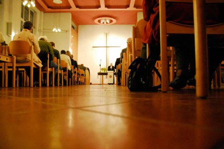 Teilweise heftig fielen die Reaktionen aus den evangelischen Kirchen und der Altkatholischen Kirche auf die Neuregelung des Karfreitags aus. Unterstützung kam dabei auch aus der Römisch-katholischen Kirche. Foto: epd/Windisch. Teilweise heftig fielen die Reaktionen aus den evangelischen Kirchen und der Altkatholischen Kirche auf die Neuregelung des Karfreitags aus. Unterstützung kam dabei auch aus der Römisch-katholischen Kirche. Foto: epd/Windisch.