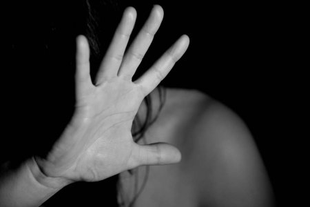 &quot;Liebe und Gewalt gehören nicht zusammen. Wo Liebe ist, gibt es keine Gewalt. Liebe verletzt nicht, Liebe heilt.&quot; Foto: pixabay