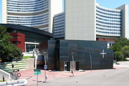 In der römisch-katholischen Donaucitykirche wird die Synode mit einem Gottesdienst eröffnet. Foto: wikimedia/bwag