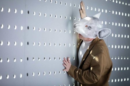 &quot;Der Eingang ist ein verzweifeltes an der Wand entlang Tasten, ein starres Verharren oder ein Fliehen.&quot; Gerhart Hauptmanns &quot;Die Ratten&quot; im Theater an der Gumpendorfer Straße. Foto: TAG/Anna Stöcher