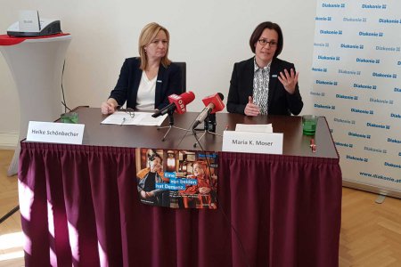   „Wir sollten nicht über Menschen mit Demenz reden, als wären sie gar nicht da“, sagt Diakonie-Direktorin Maria Katharina Moser. Foto: epd/Windisch