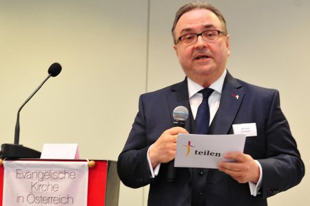 Michael Chalupka vor der Synode, die ihn zum Nachfolger von Michael Bünker wählte. Foto: epd/Uschmann