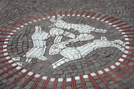 &quot;Die drei Hasen sind eine unauflösbare Einheit mit den drei Löffeln, und gleichzeitig hat jeder Hase, wenn man ihn für sich betrachtet, zwei Löffel.&quot; Foto: wikimedia/Stefan Flöper/cc by sa 3.0