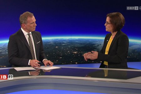 „Wie kommen wir wieder zurück zu einem Pflegesystem, dass das Dasein und die Beziehung wieder in den Mittelpunkt stellt und auch die Eigenverantwortung der Pflegekräfte fördert?“, fragte Diakonie-Direktorin Maria Katharina Moser in der ZIB2.